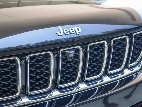 Used 2023 Jeep Grand Cherokee 4WD 4xe w/ Luxury Tech Group II image 9