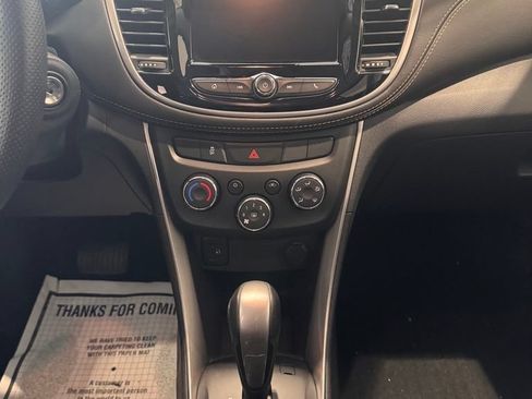 Used 2021 Chevrolet Trax LT AWD/4WD image 16