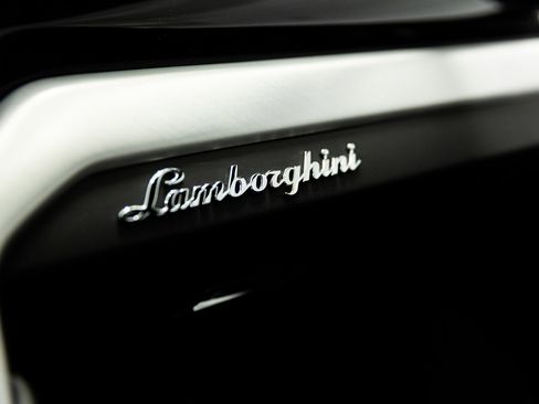 Used 2021 Lamborghini Urus image 27