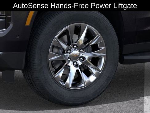 New 2025 Chevrolet Suburban Premier image 10