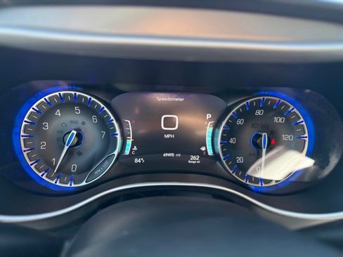 Certified 2023 Chrysler Pacifica Touring-L FWD image 14