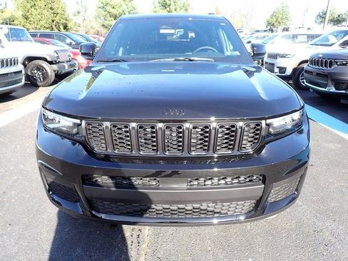 New 2025 Jeep Grand Cherokee L Laredo image 9