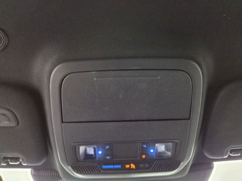 Used 2025 Ford Explorer ST-Line w/ ST-Line Street Pack image 22