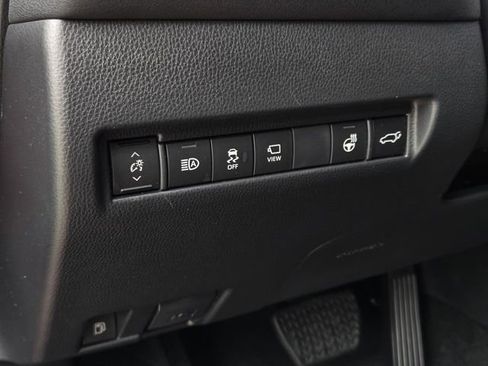 Used 2024 Toyota Venza Limited AWD/4WD image 20