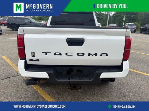 Used 2025 Toyota Tacoma SR5 AWD/4WD image 4