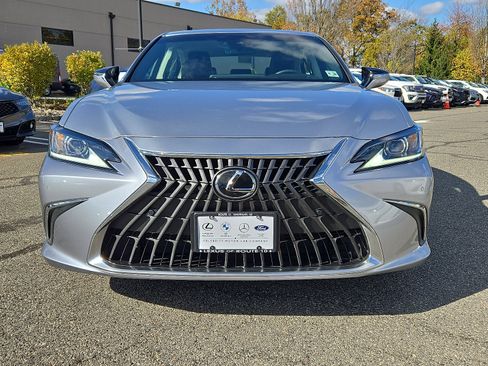 Certified 2023 Lexus ES 300h w/ Luxury Package image 2