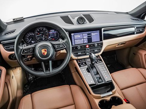 Certified 2026 Porsche Macan AWD/4WD image 19