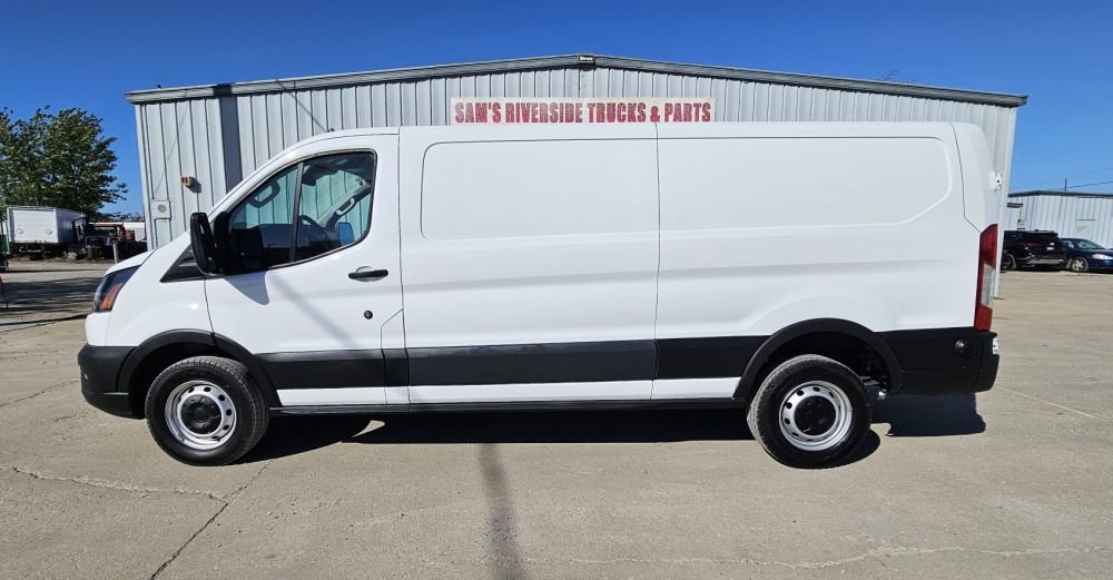 Used 2025 Ford Transit 250 Low Roof RWD image 4