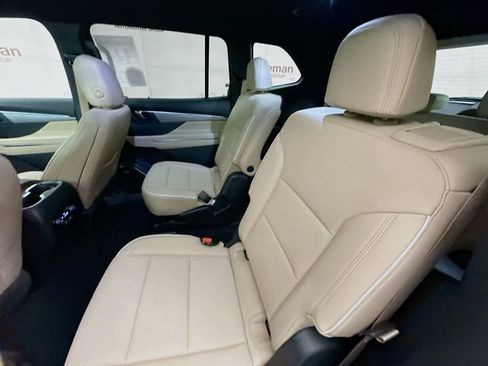 Used 2025 Buick Enclave Preferred image 25