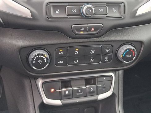 Used 2024 GMC Terrain SLE AWD/4WD image 15