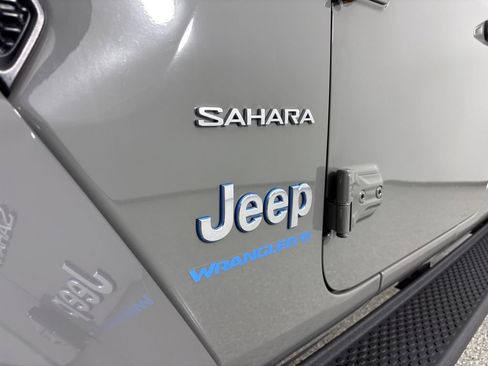 Used 2023 Jeep Wrangler Unlimited Sahara w/ Cold Weather Group AWD/4WD image 29