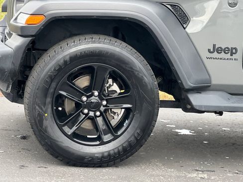 Used 2023 Jeep Wrangler Sport image 27