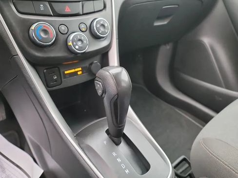 Used 2021 Chevrolet Trax LS w/ Tint and Cruise Package AWD/4WD image 17