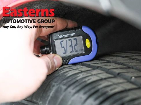 Used 2023 Chrysler Voyager LX image 29