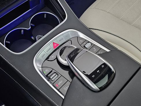 Used 2019 Mercedes-Benz S 560 Sedan image 36