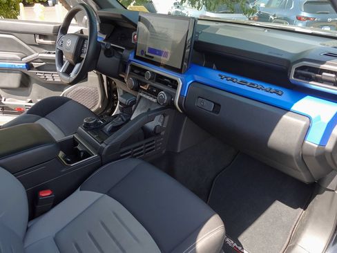 Used 2025 Toyota Tacoma TRD Off-Road AWD/4WD image 11