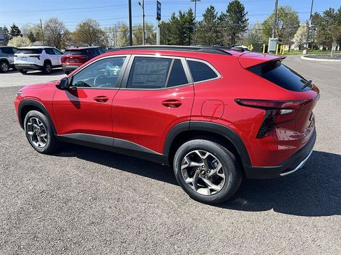 New 2026 Chevrolet Trax LT w/ Driver Confidence Package FWD image 3