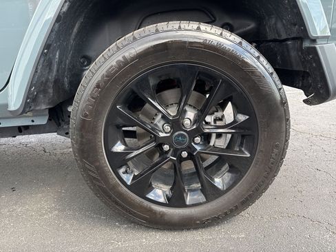 Used 2024 Jeep Wrangler Unlimited Sahara w/ Technology Group AWD/4WD image 52