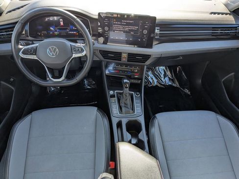 Used 2025 Volkswagen Jetta SE FWD image 21