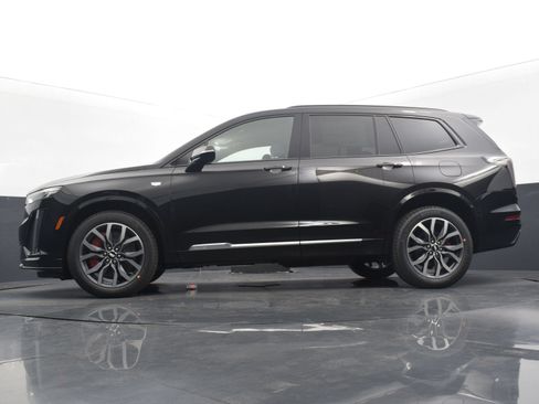 Used 2023 Cadillac XT6 Sport w/ Technology Package AWD/4WD image 16