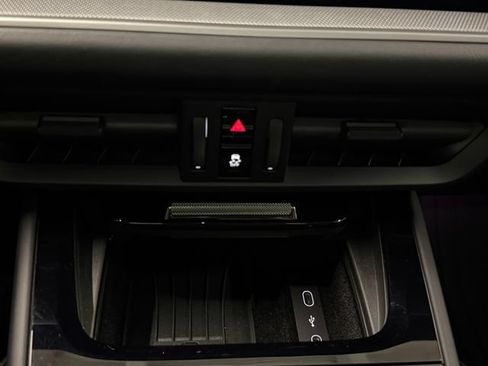 Certified 2026 Porsche Cayenne E-Hybrid Coupe AWD/4WD image 21