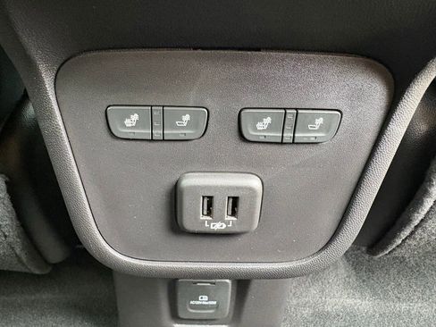 Used 2024 Chevrolet Equinox Premier AWD/4WD image 46