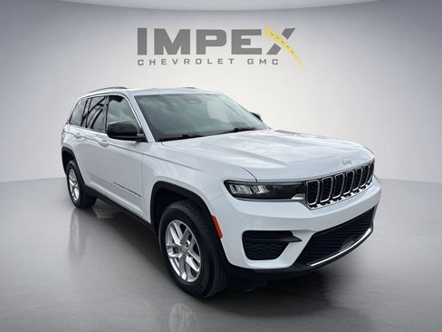 Used 2025 Jeep Grand Cherokee Laredo X RWD image 7
