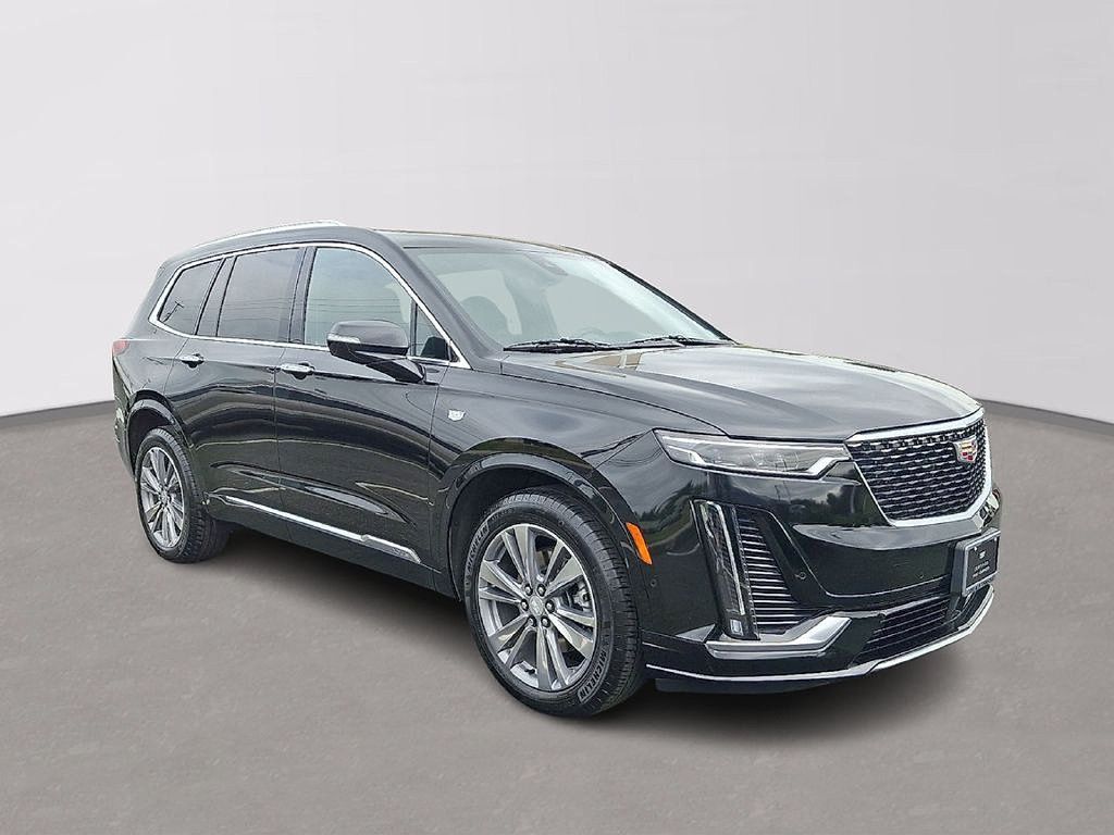 Used 2025 Cadillac XT6 Premium Luxury w/ Technology Package AWD/4WD image 3