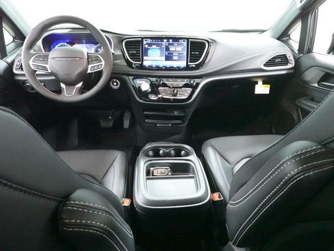 New 2027 Chrysler Pacifica Select FWD image 9