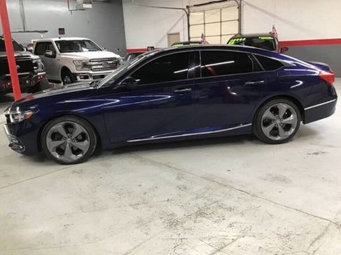 Used 2020 Honda Accord Touring image 2