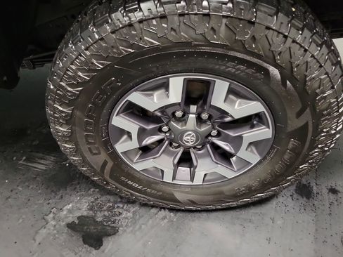 Used 2023 Toyota Tacoma TRD Off-Road image 10