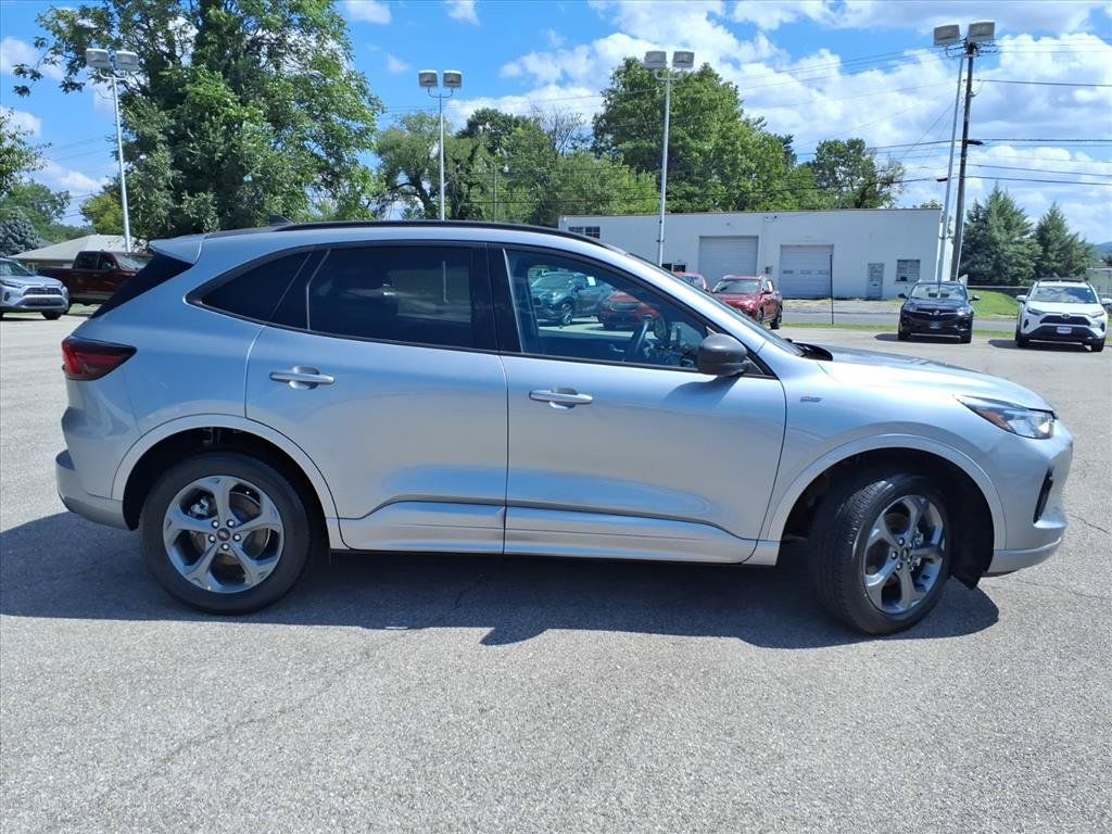 Used 2024 Ford Escape ST-Line AWD/4WD image 3