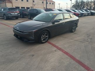 Used 2025 Kia K4 LXS video 1