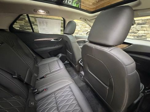 Used 2023 Buick Envision Avenir image 28