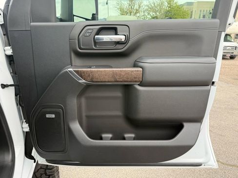 Used 2022 GMC Sierra 2500 Denali w/ Denali Ultimate Package AWD/4WD image 28