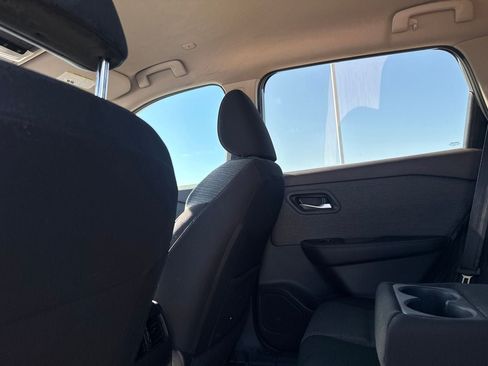 Certified 2023 Nissan Rogue SV FWD image 33