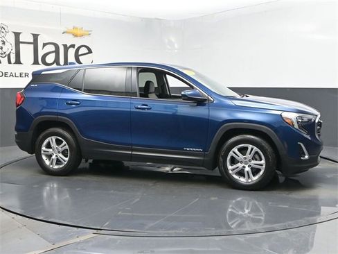 Used 2020 GMC Terrain SLE image 1