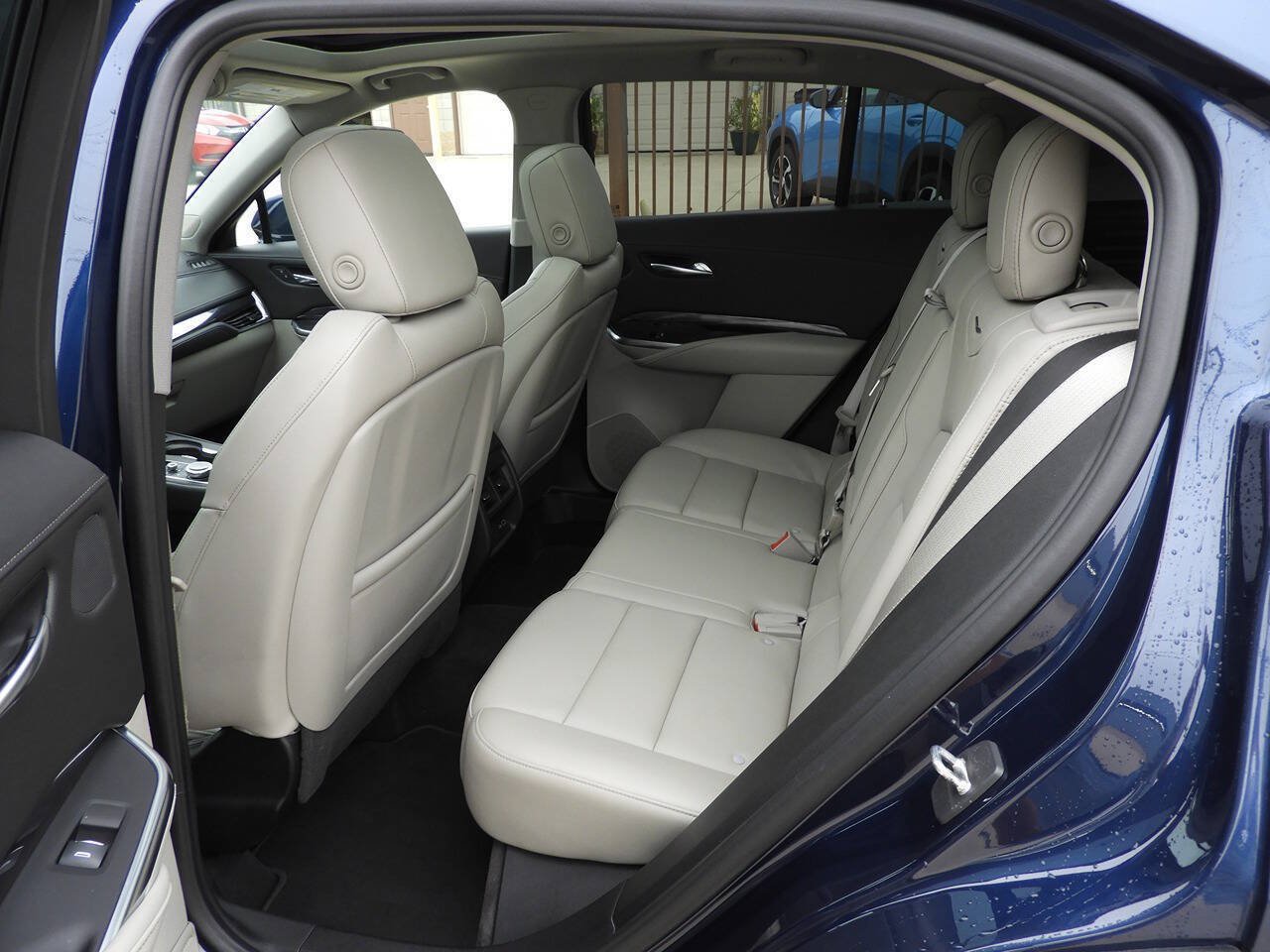 Used 2020 Cadillac XT4 Luxury w/ Cold Weather Package AWD/4WD image 21