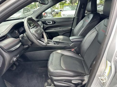 Used 2024 Jeep Compass Trailhawk AWD/4WD image 18