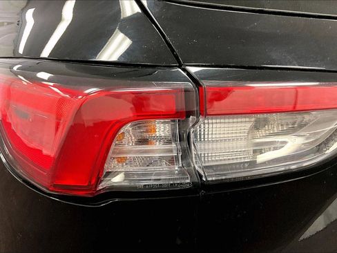 Used 2022 Ford Escape SE w/ SE Sport Appearance Package image 28