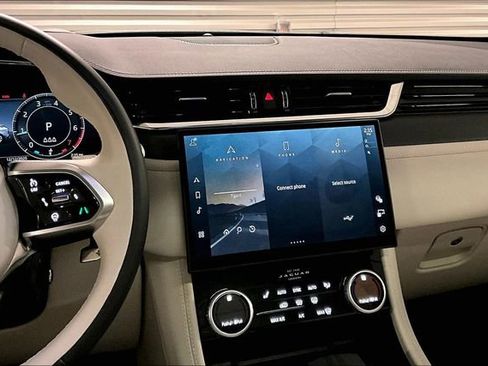 Certified 2025 Jaguar F-PACE R-Dynamic S image 5