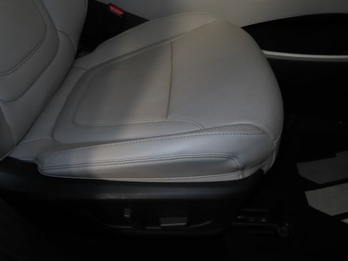 Used 2024 Hyundai Tucson Limited image 37