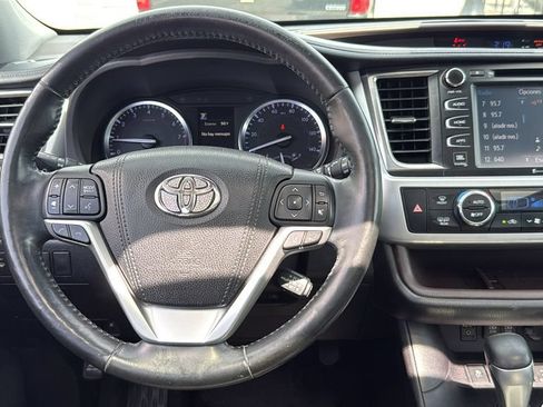 Used 2018 Toyota Highlander Limited Platinum AWD/4WD image 34