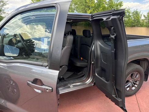 Used 2025 Nissan Frontier SV AWD/4WD image 22
