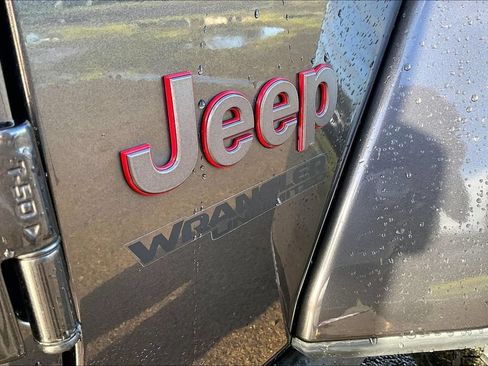 Used 2018 Jeep Wrangler Unlimited Rubicon AWD/4WD image 11