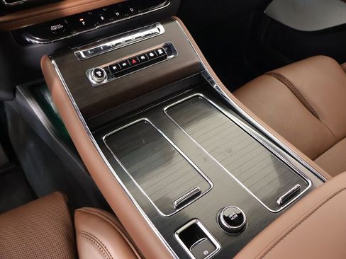 New 2026 Lincoln Aviator Reserve w/ Luxury Package image 9