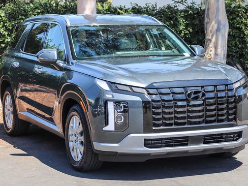 Used 2024 Hyundai Palisade SEL FWD image 3