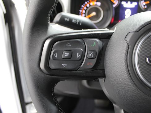 Used 2025 Jeep Wrangler Sport image 9