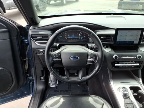 Used 2020 Ford Explorer XLT w/ Equipment Group 202A AWD/4WD image 14