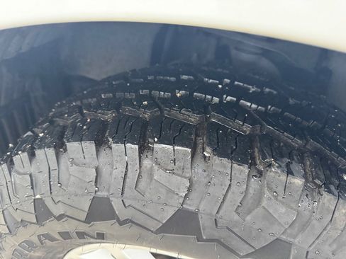 Used 2018 Nissan Frontier SV image 18